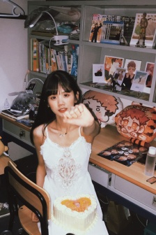 她elle